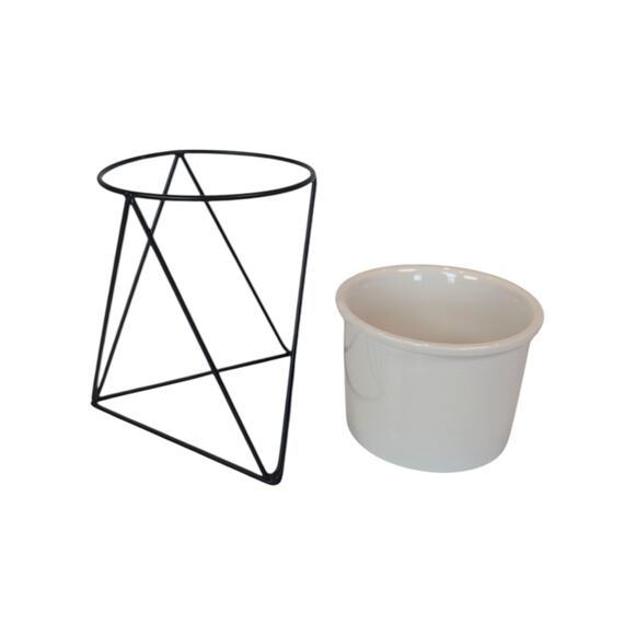 Triangular Black Wire Stand and White Ceramic Planter 4 in - Picture 5 of 9
